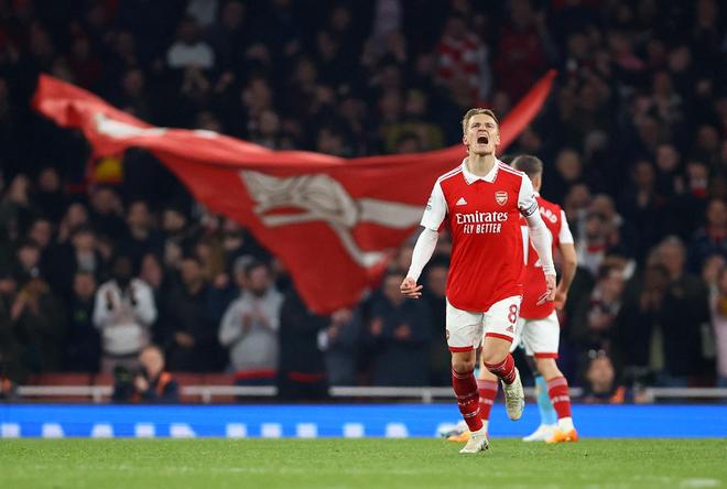 杜兰特篮下强打稳定胜局